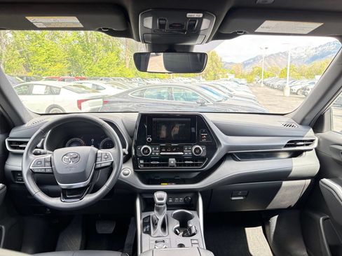 Used 2025 Toyota Highlander XSE AWD/4WD image 36