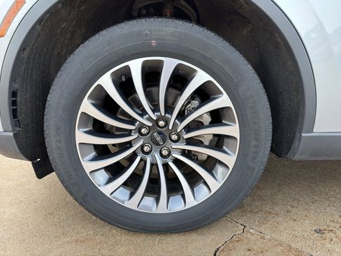 Used 2023 Lincoln Aviator AWD w/ Premium Package image 9