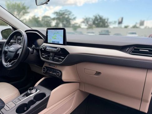 Used 2021 Ford Escape SEL w/ Technology Package FWD image 17
