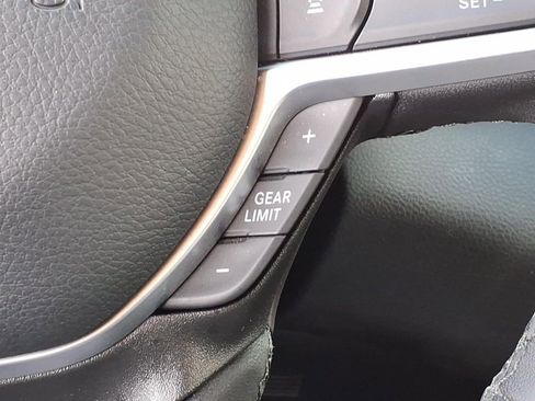 Used 2025 RAM 2500 Big Horn AWD/4WD image 35