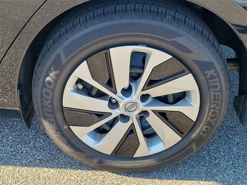 Used 2025 Nissan Altima 2.5 S image 12