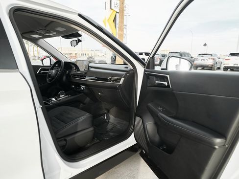 Used 2024 Mitsubishi Outlander SE image 14