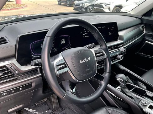 Used 2024 Kia Telluride LX image 16