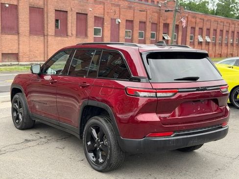 Used 2023 Jeep Grand Cherokee Altitude AWD/4WD image 8