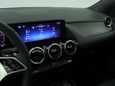 Certified 2026 Mercedes-Benz GLA 250 4MATIC image 9
