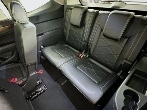 Used 2024 Volkswagen Atlas SE image 29