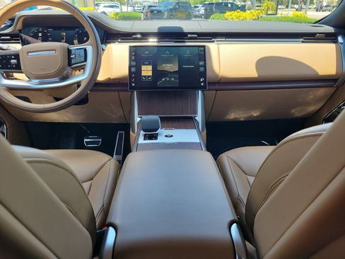 Used 2025 Land Rover Range Rover Long Wheelbase SE AWD/4WD image 14