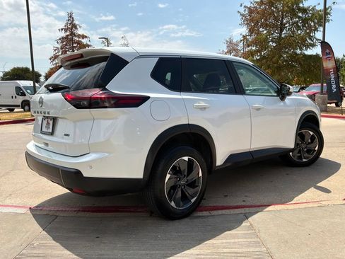 Used 2025 Nissan Rogue SV AWD/4WD image 6