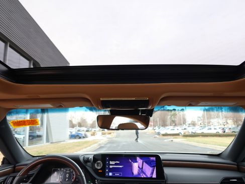 Certified 2024 Lexus ES 350 Ultra Luxury w/ Accessory Package (Z2) image 32