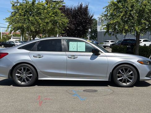 Used 2023 Honda Civic Sport image 3