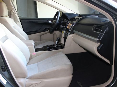 Used 2012 Toyota Camry LE FWD image 19