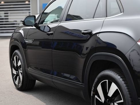 Used 2025 Volkswagen Atlas Cross Sport SE AWD/4WD image 8
