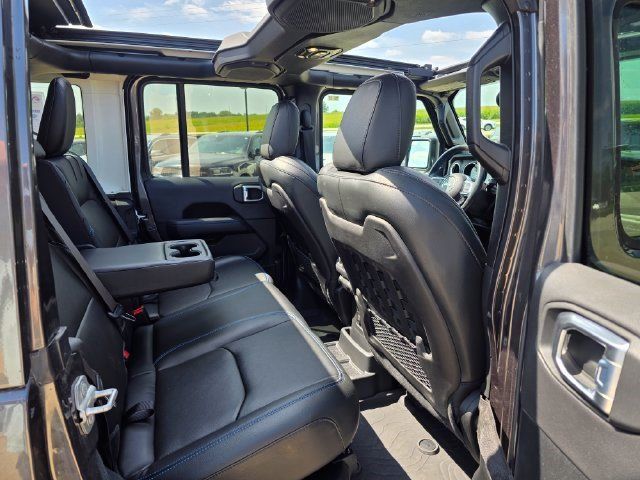 Used 2022 Jeep Wrangler Unlimited Rubicon 4xe w/ Cold Weather Group AWD/4WD image 21