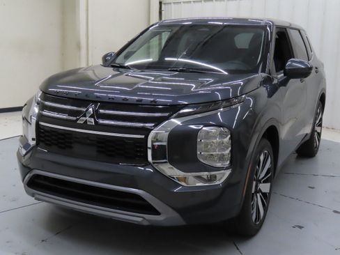 New 2025 Mitsubishi Outlander SE image 7