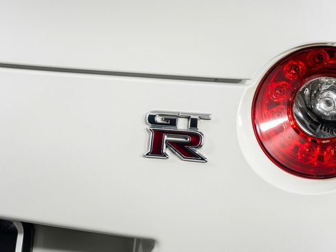 Used 2009 Nissan GT-R Premium image 14