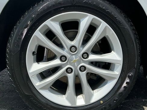 Used 2017 Chevrolet Malibu LT FWD image 5