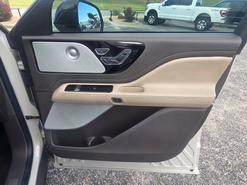 Used 2022 Lincoln Aviator Reserve w/ Equipment Group 201A AWD/4WD image 18