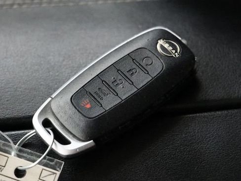 Used 2025 Nissan Rogue SV FWD image 37