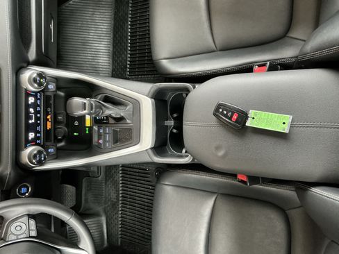 Used 2022 Toyota RAV4 XLE Premium FWD image 10