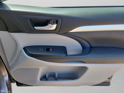 Used 2015 Toyota Highlander XLE image 22