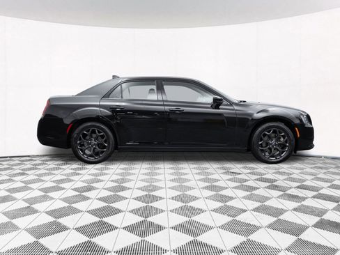 Used 2022 Chrysler 300 Touring w/ Sport Appearance Package image 13