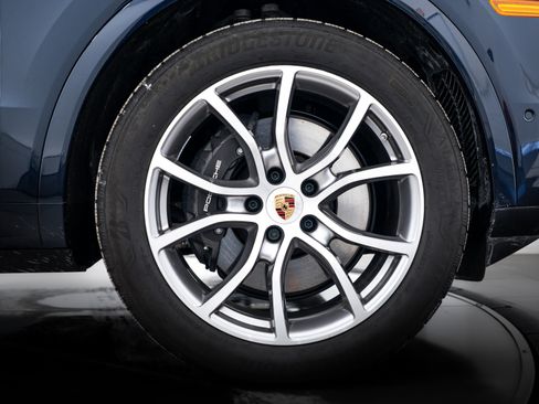 Certified 2025 Porsche Cayenne image 11