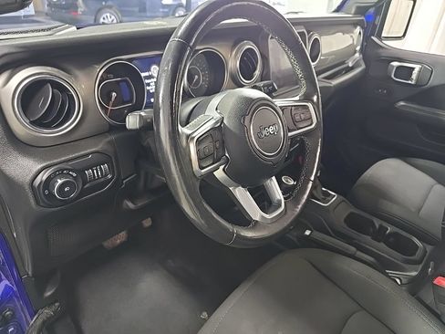 Used 2019 Jeep Wrangler Unlimited Sahara w/ Uconnect 4C Nav & Sound Group AWD/4WD image 18