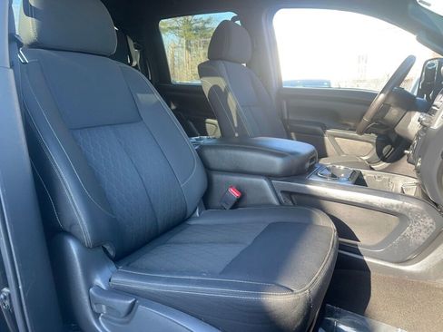 Used 2019 Nissan Titan SV w/ SV Convenience Package image 26