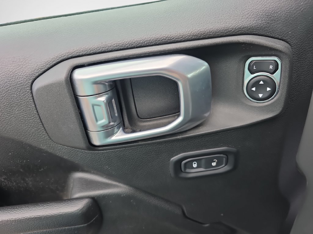 Used 2022 Jeep Gladiator Sport AWD/4WD image 14