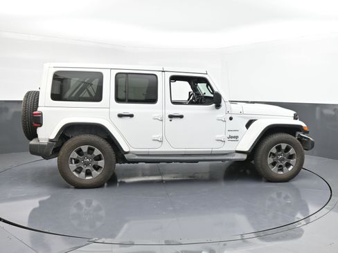 Used 2019 Jeep Wrangler Unlimited Sahara image 9