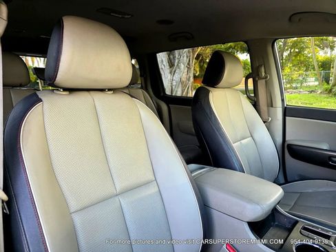 Used 2021 Kia Sedona EX image 41