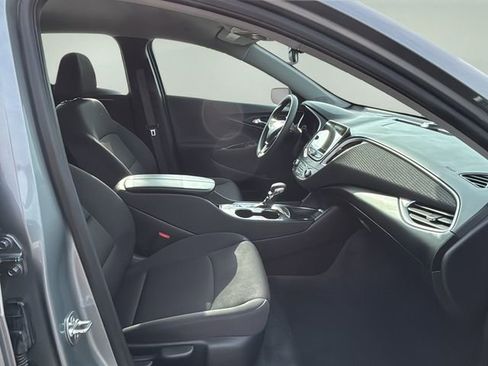 Used 2025 Chevrolet Malibu LT FWD image 11