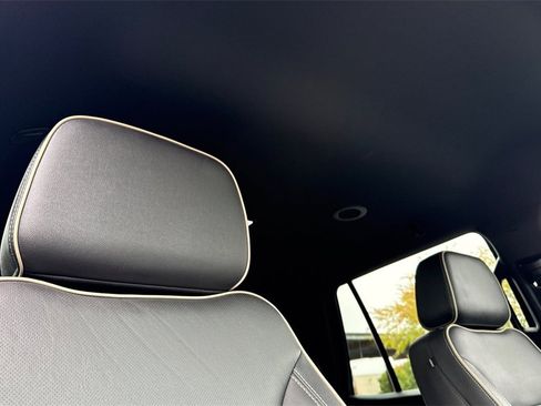 Used 2025 GMC Yukon Elevation image 24