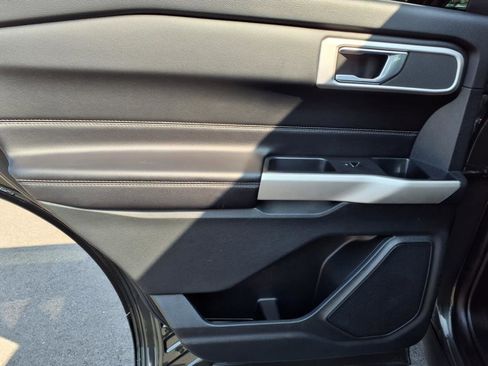 Used 2022 Ford Explorer XLT w/ Equipment Group 202A image 14