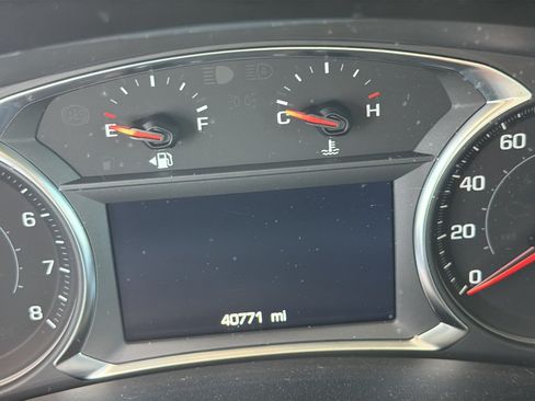 Used 2024 Chevrolet Equinox LT FWD image 3