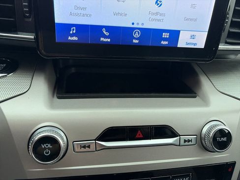 Used 2023 Ford Explorer XLT w/ Equipment Group 202A AWD/4WD image 22