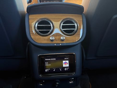 Used 2021 Bentley Bentayga image 47