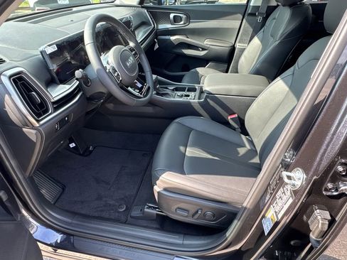 Certified 2025 Kia Sorento S w/ Panoramic Sunroof Package FWD image 9