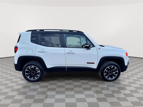 Used 2023 Jeep Renegade Trailhawk image 6