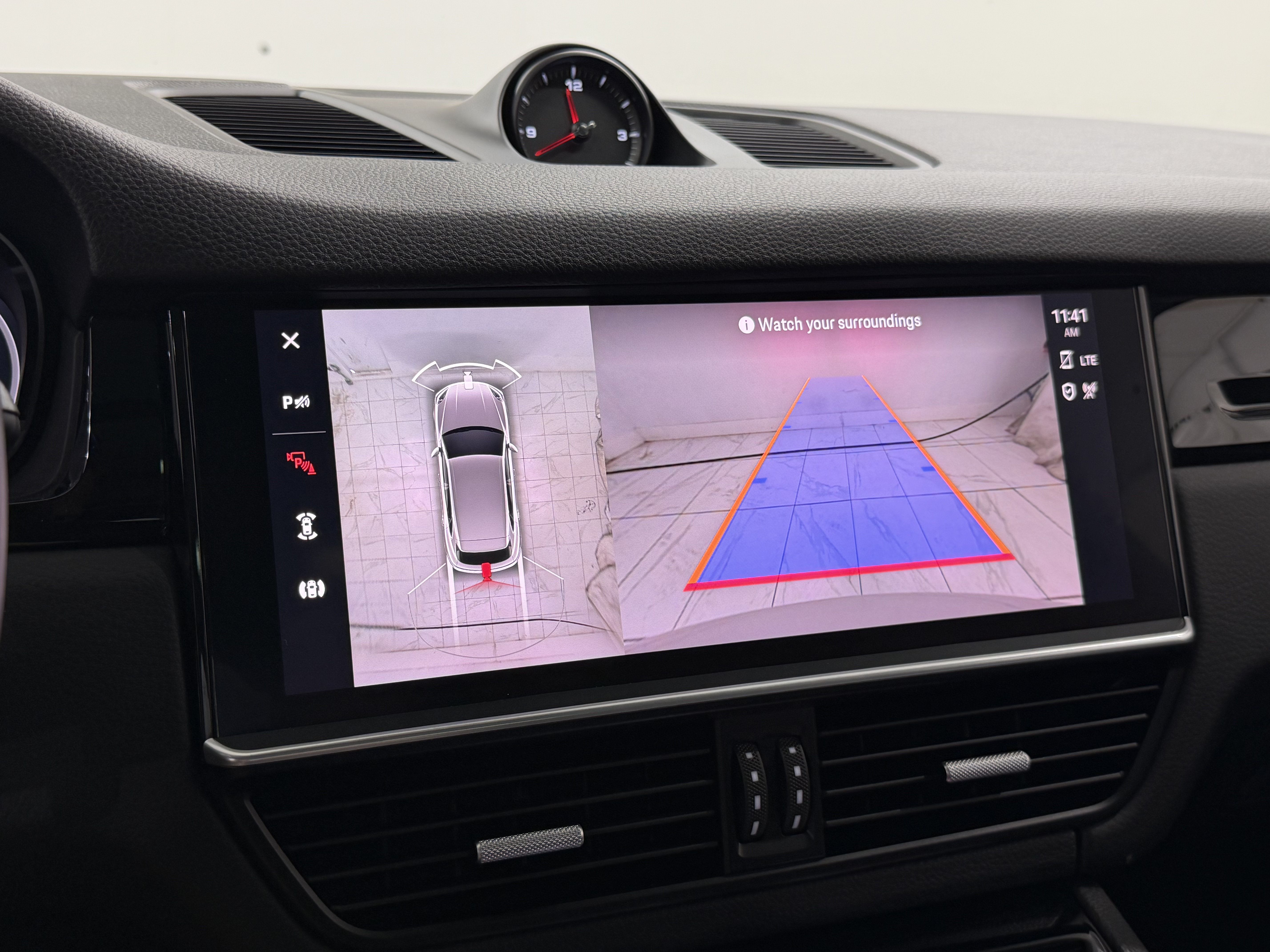 Certified 2023 Porsche Cayenne w/ Premium Package AWD/4WD image 45