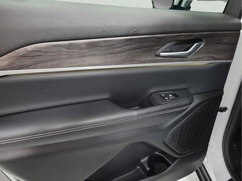 Used 2023 Jeep Grand Cherokee L Limited image 10