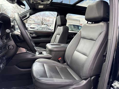 Used 2023 Chevrolet Suburban LT w/ LT Signature Package image 13