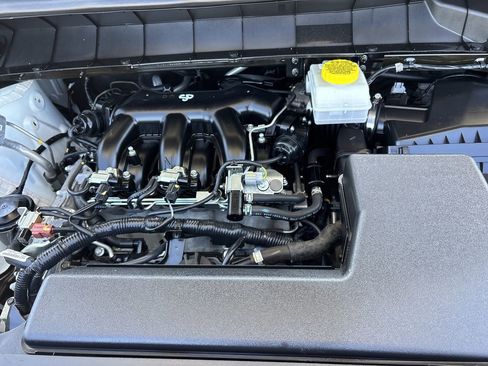 Used 2024 Nissan Pathfinder SV FWD image 10