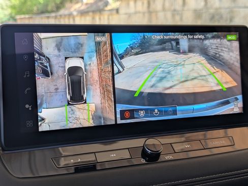 Used 2025 Nissan Rogue SL w/ Tech Package image 28