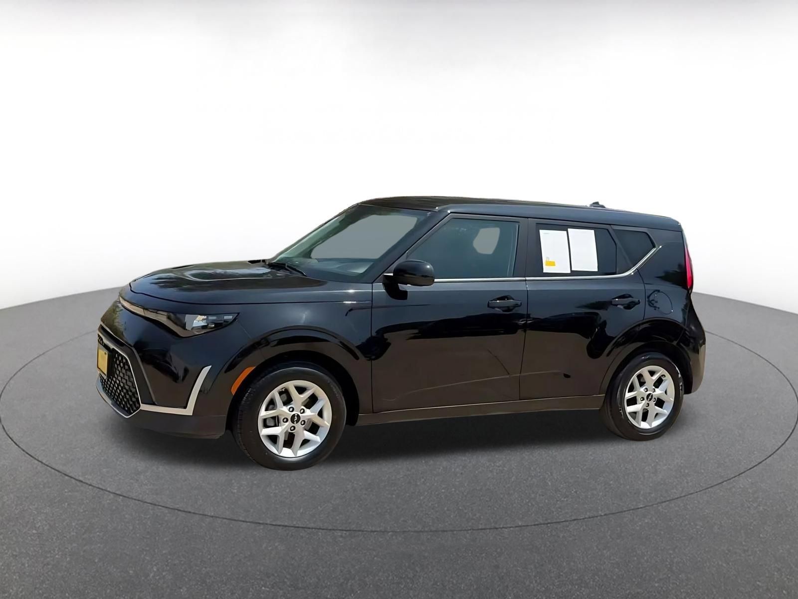 Used 2025 Kia Soul LX w/ LX Technology Package FWD image 7