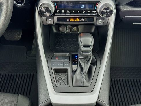 Used 2024 Toyota RAV4 XLE image 39