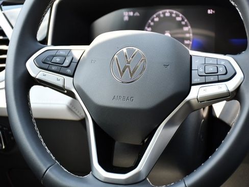 New 2025 Volkswagen Taos SE image 22