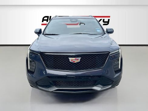 Used 2024 Cadillac XT4 Sport FWD image 2