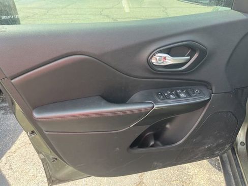 Used 2020 Jeep Cherokee Trailhawk w/ Comfort & Convenience Group image 8