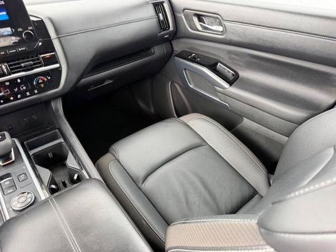 Used 2025 Nissan Pathfinder SL AWD/4WD image 20